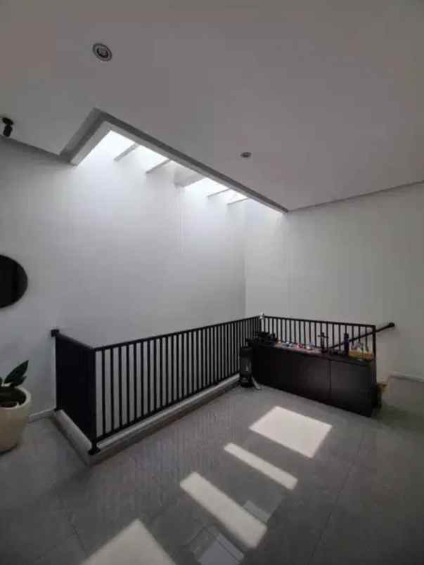 dijual rumah royal residence