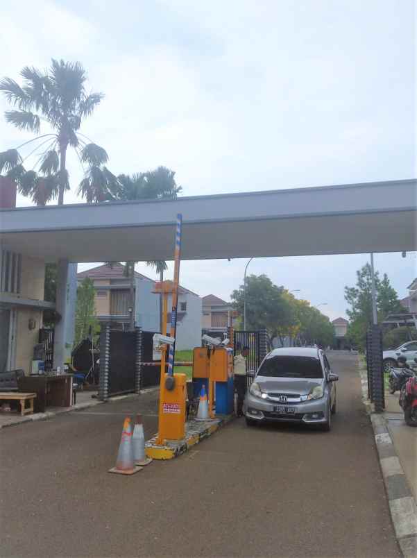 dijual rumah rumah jakarta garden city