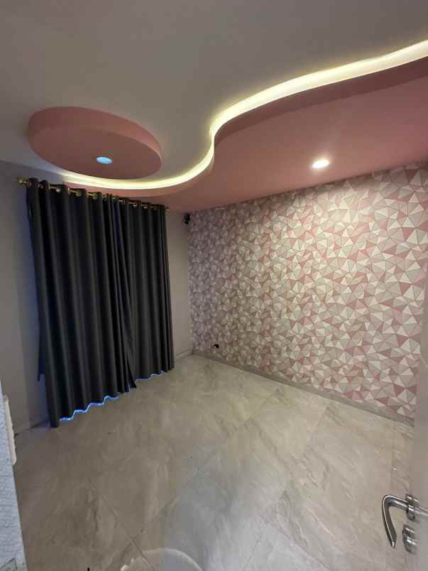 dijual rumah sambiroto