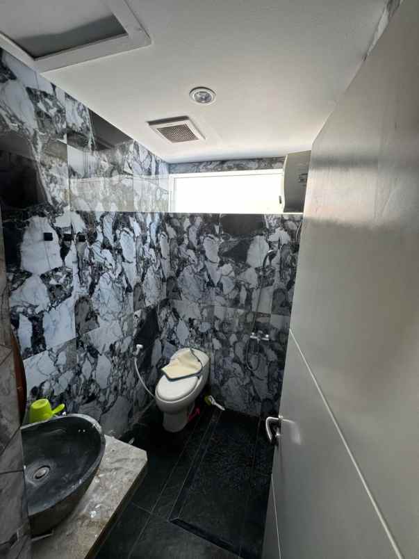 dijual rumah sambiroto