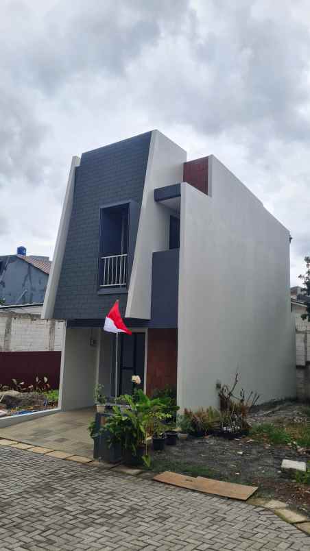 dijual rumah scandinavian di dekat lrt harjamukti