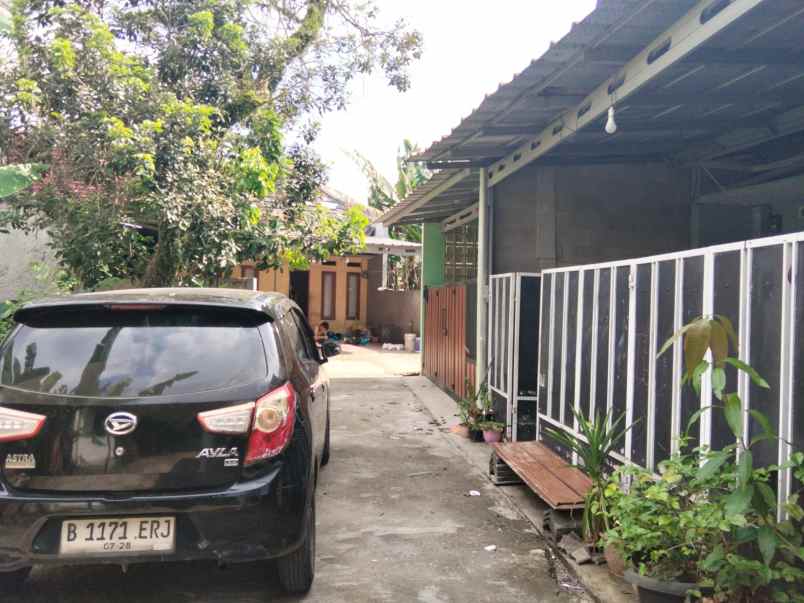 dijual rumah secondary non cluster ciherang depok