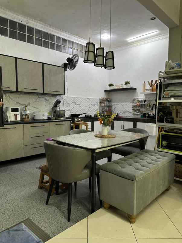dijual rumah sektor 7b