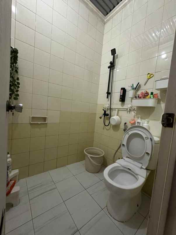 dijual rumah sektor 7b