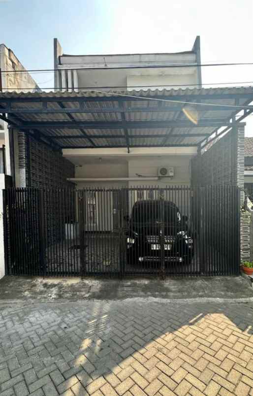 dijual rumah semolowaru