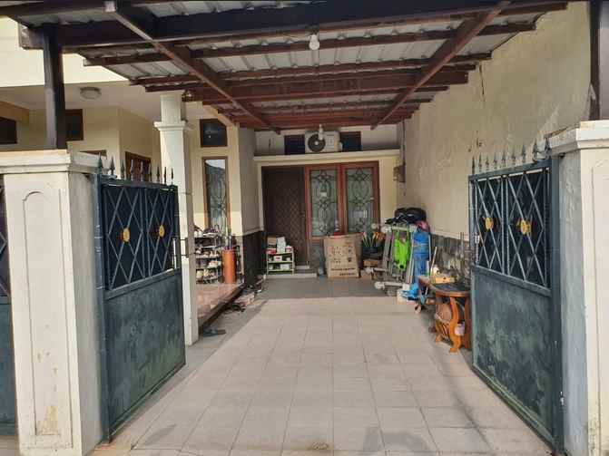dijual rumah semolowaru selatan