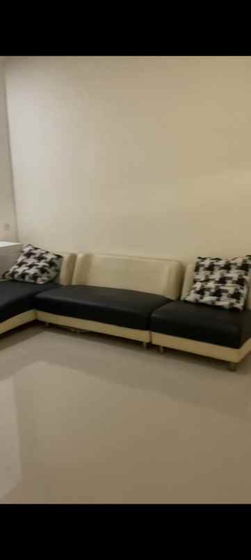 dijual rumah semolowaru selatan