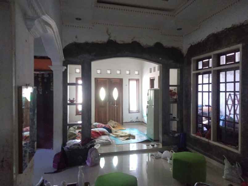 dijual rumah siap huni akses jl mobil ada garasi