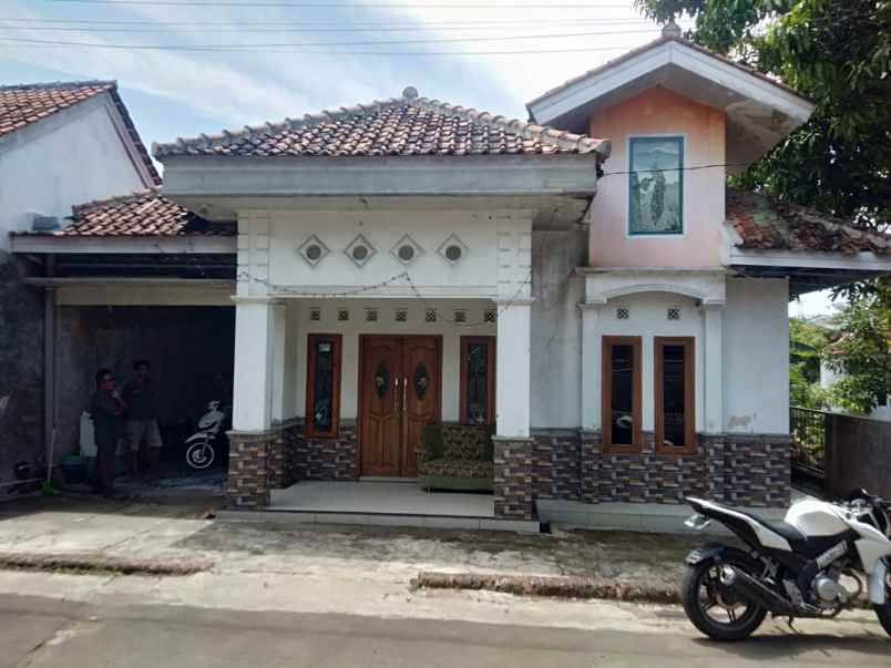 dijual rumah siap huni akses jl mobil ada garasi