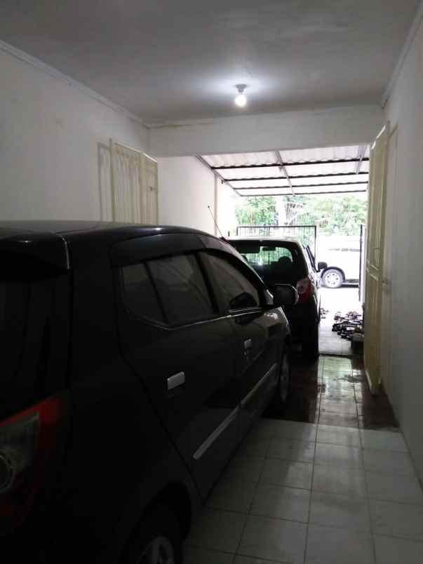 dijual rumah simpang darmo permai selatan
