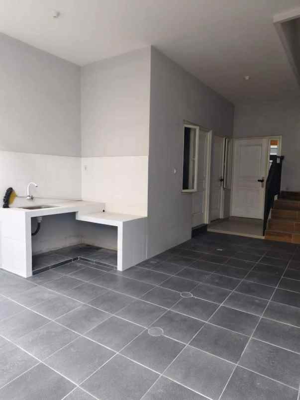 dijual rumah siwalankerto