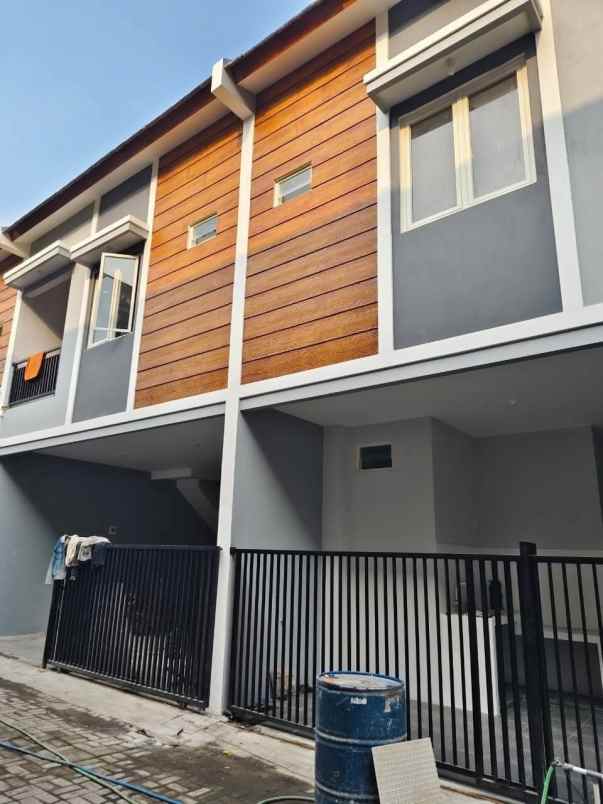 dijual rumah siwalankerto