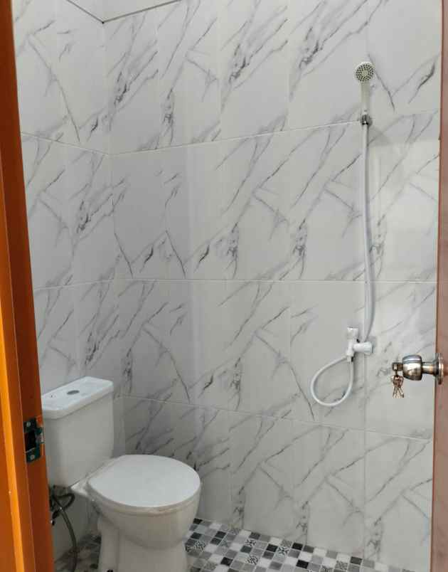 dijual rumah stadion