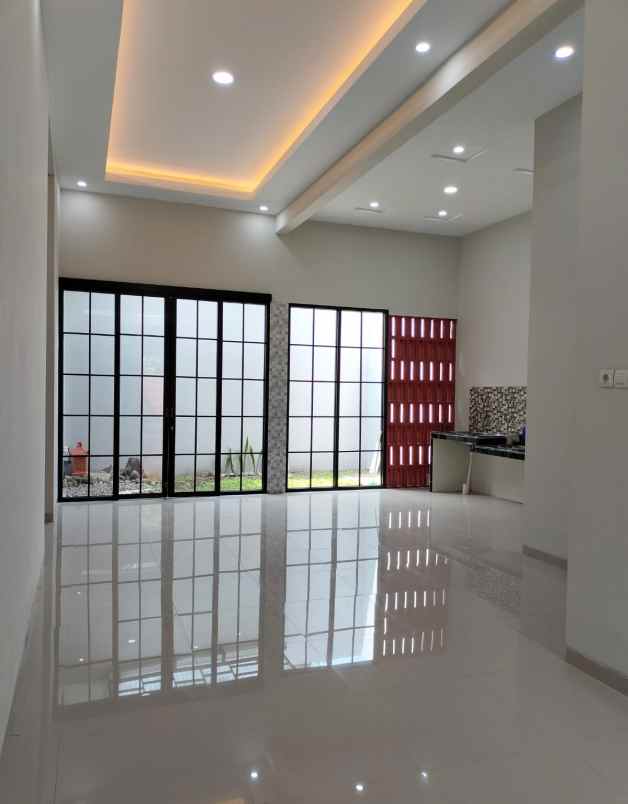 dijual rumah stadion