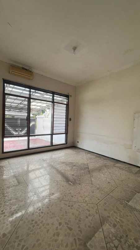 dijual rumah strategis di kertajaya indah