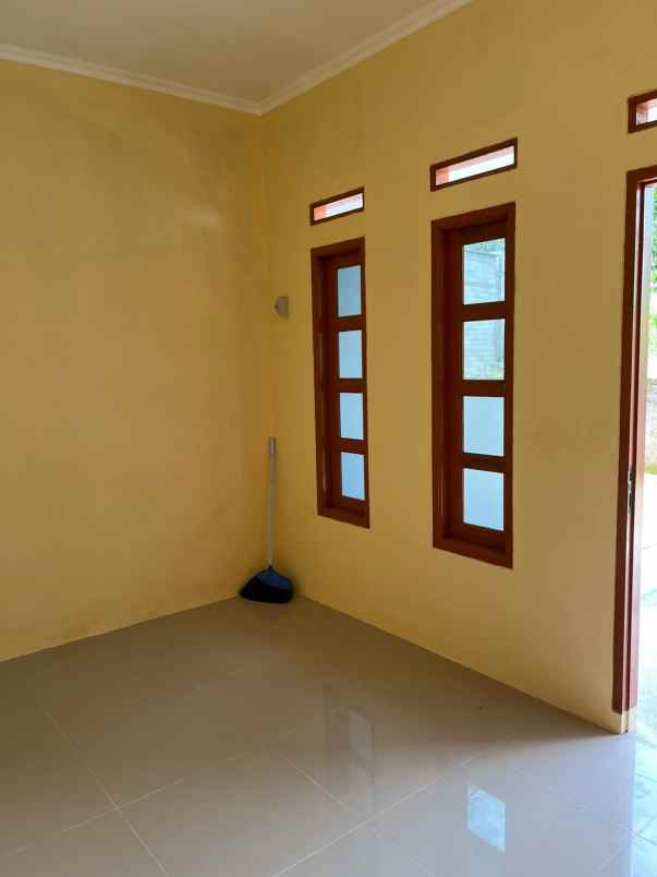 dijual rumah strategis di pengasinan sawangan depok