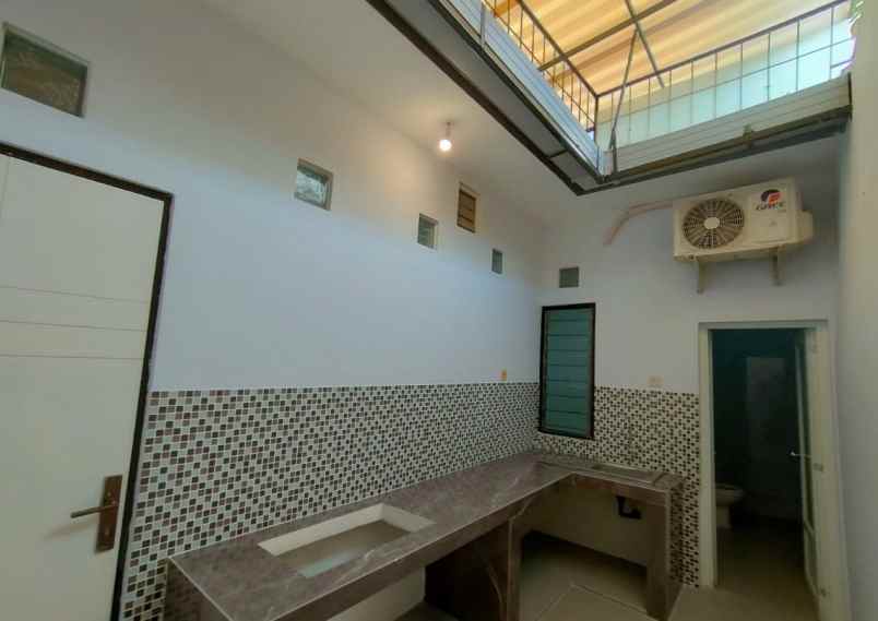 dijual rumah sukolilo dian regency 1