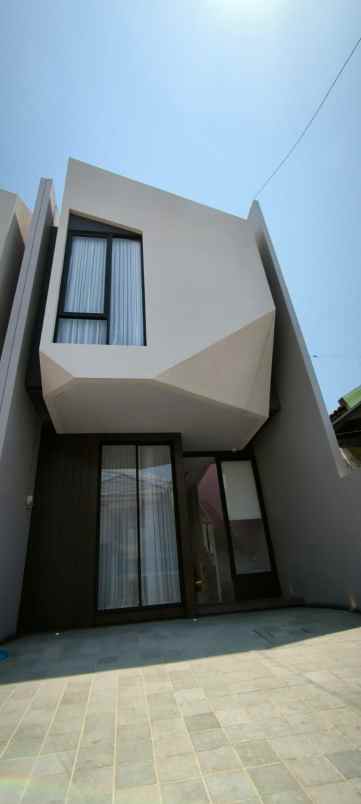 dijual rumah sutorejo