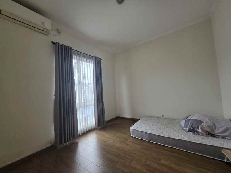 dijual rumah suvarna sutera cluster