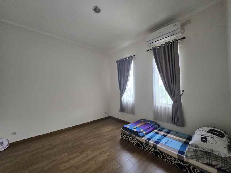 dijual rumah suvarna sutera cluster