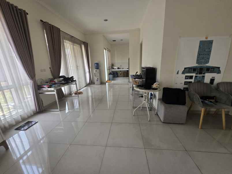 dijual rumah suvarna sutera cluster