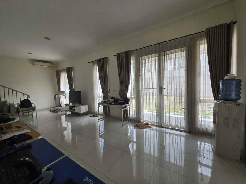 dijual rumah suvarna sutera cluster