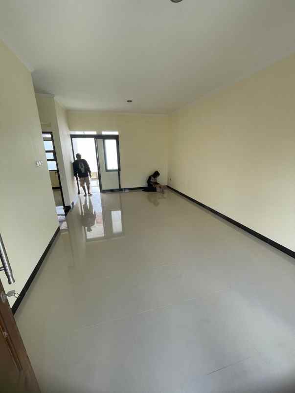 dijual rumah taman cihanjuang