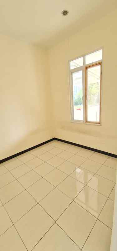 dijual rumah taman kopo indah 1