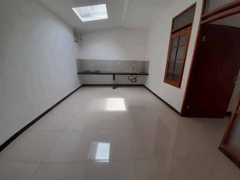 dijual rumah taman kopo indah 3