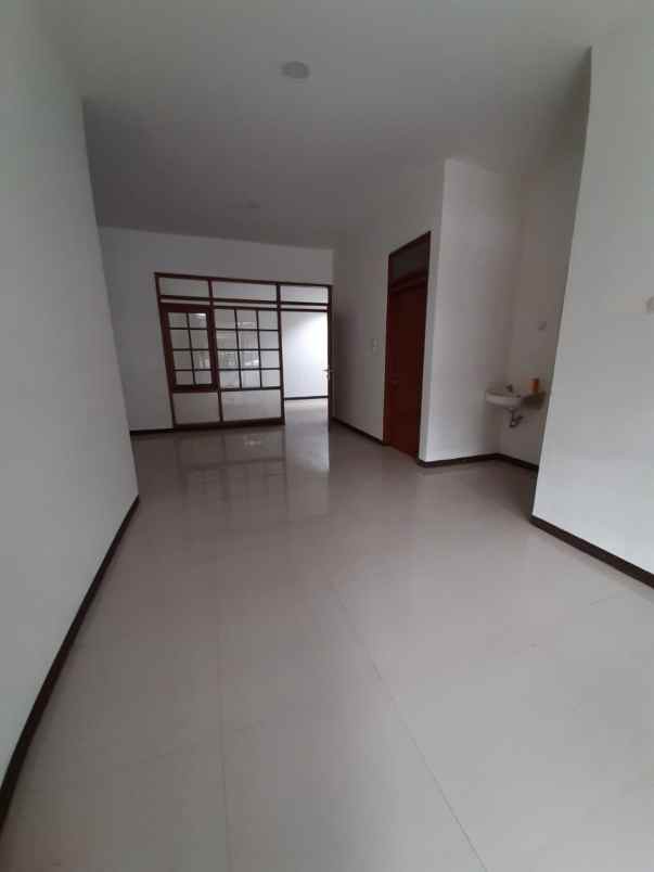 dijual rumah taman kopo indah 3