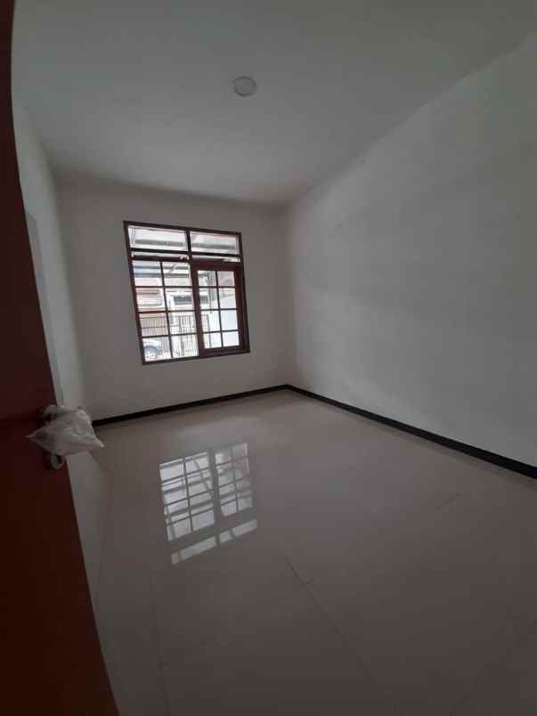dijual rumah taman kopo indah 3
