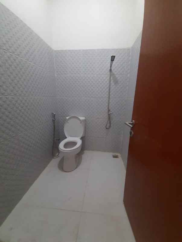 dijual rumah taman kopo indah 3