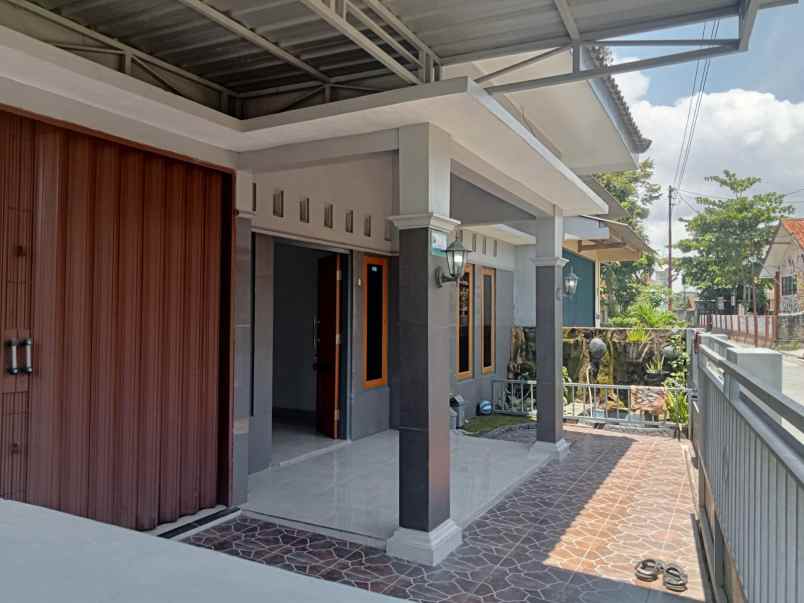dijual rumah taman martani kalasan