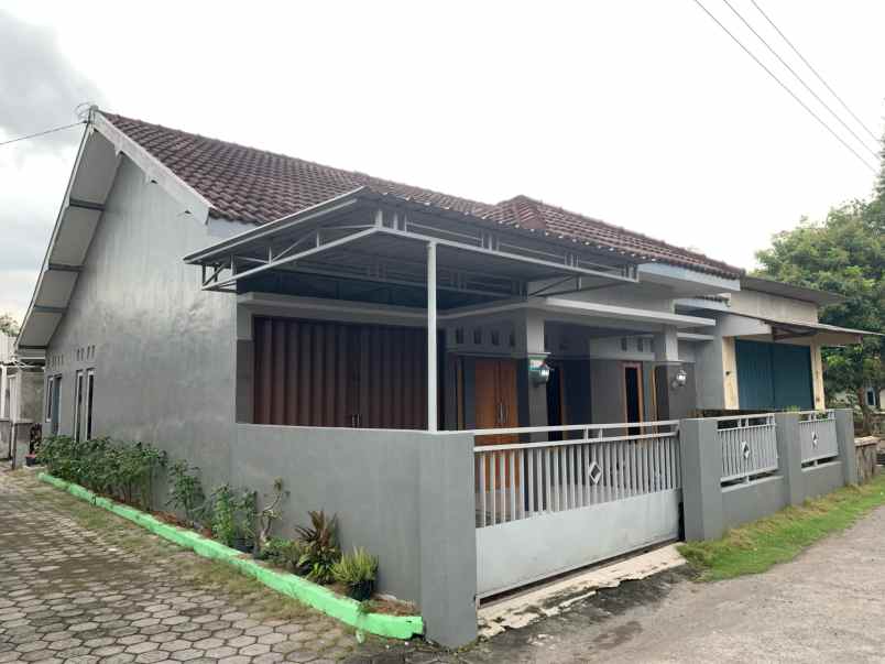 dijual rumah taman martani kalasan