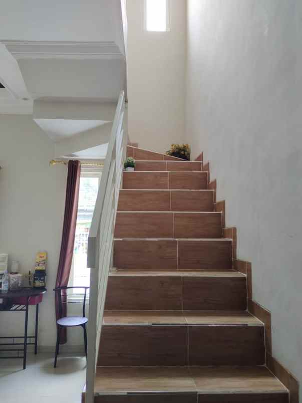 dijual rumah tambak medokan ayu