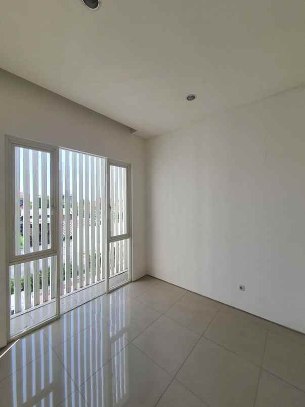 dijual rumah the oasia