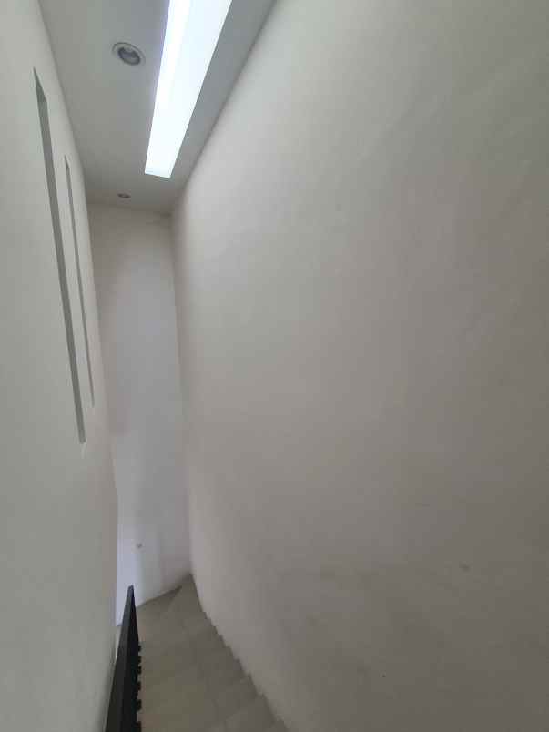 dijual rumah the oasia