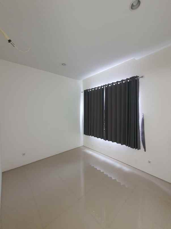 dijual rumah the oasia