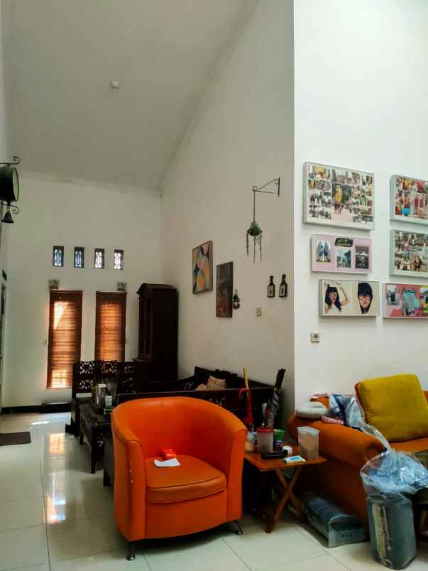 dijual rumah turangga