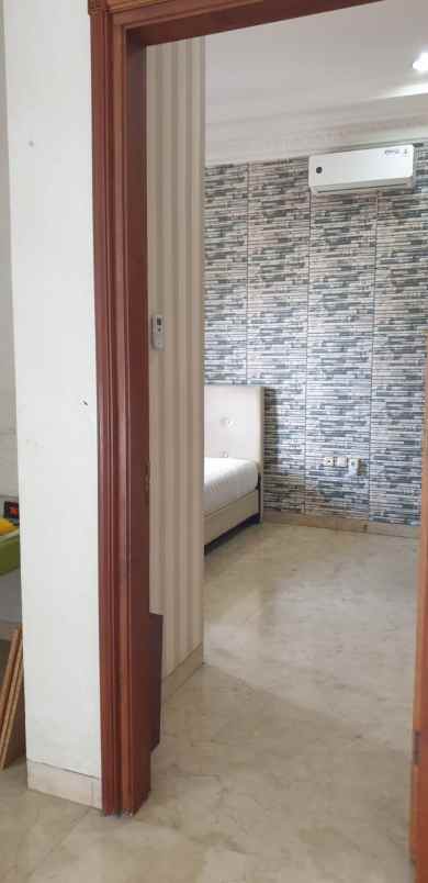 dijual rumah villa permata gading