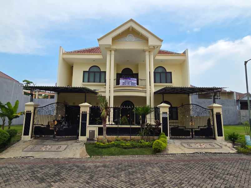 dijual rumah villa royal surabaya