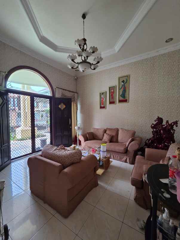 dijual rumah villa royal surabaya