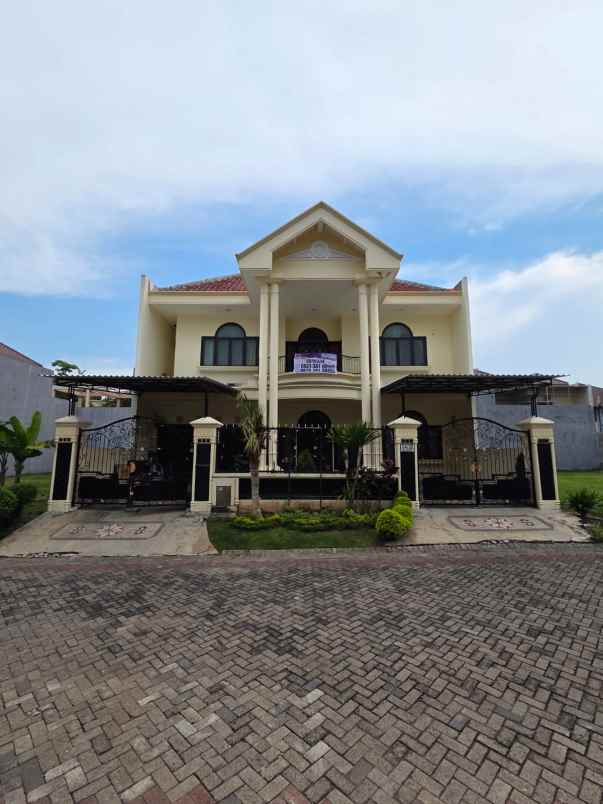 dijual rumah villa royal surabaya