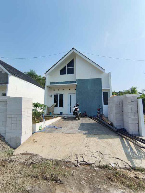 dijual rumah wates