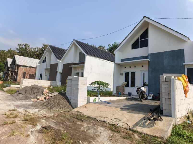 dijual rumah wates