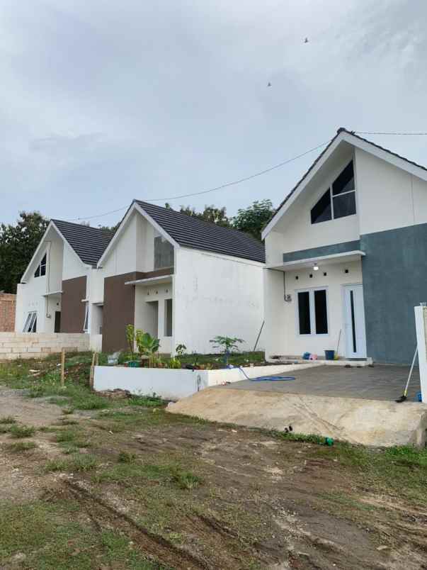 dijual rumah wates