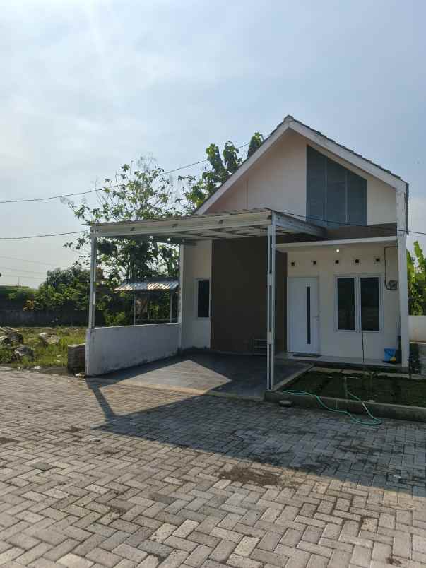 dijual rumah wates