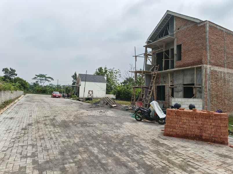 dijual rumah wates