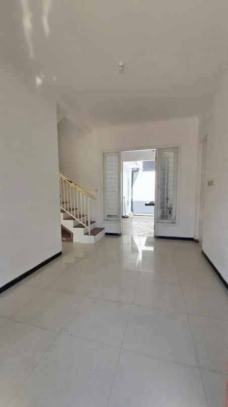 dijual rumah wiguna rungkut cluster favorit surabaya