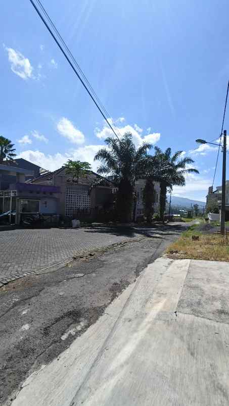 dijual villa jalan indragiri 2 blkg
